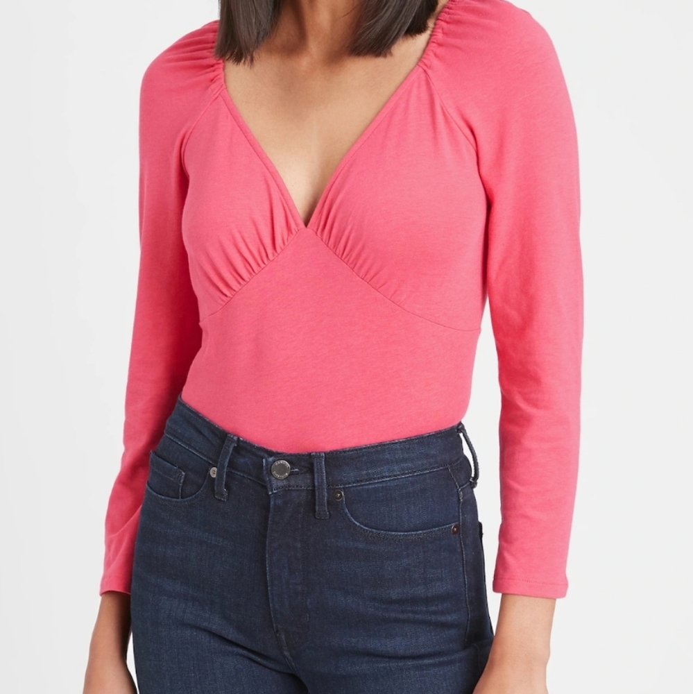 BANANA REPUBLIC TIMELESS V NECK TOP